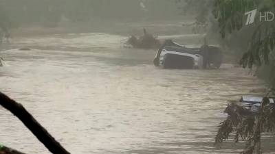 В США более 20 человек погибли в результате сильнейшего наводнения в штате Теннесси