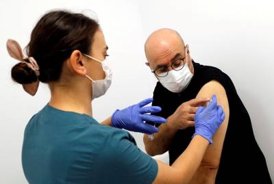 Инфекционист: Центры вакцинации могут закрыть уже через четыре недели