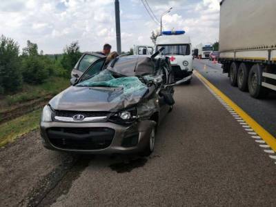 Москвич на "Калине" попал в аварию под Задонском
