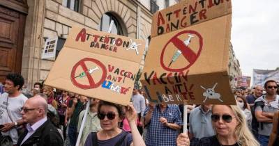 Пенсионеры Литвы приготовили вилы и топоры на митинги против обязательной вакцинации