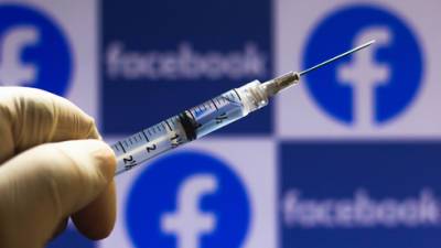 Facebook опозорился: текст о смерти врача после прививки оказался самым популярным в сети