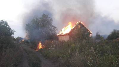 В Башкирии из-за природного пожара огнём охватило жилые дома