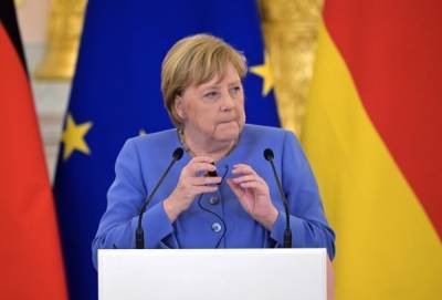 Ангела Меркель отвергла обвинения в желании угодить России