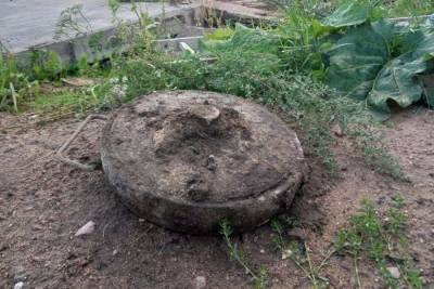 У Лиговского путепровода раскопали потрепанную военную мину