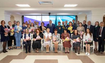 30 жителей региона наградили знаками "В честь 75-летия Сахалинской области"