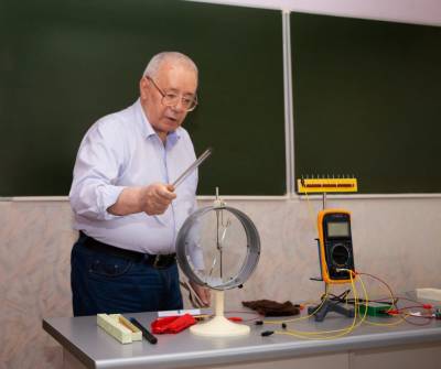 Ученые ГГПИ провели обучающий интенсив для учителей физики России