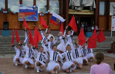 В деревне Кимрского района День российского флага отметили велопробегом