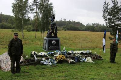 В Эстонии в присутствии экс-главы МИДа Рейнсалу открыли памятник «лесным братьям»