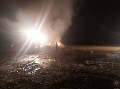 В Щучинском районе спасатели и работники сельхозпредприятия спасли от пожара 120 тонн соломы