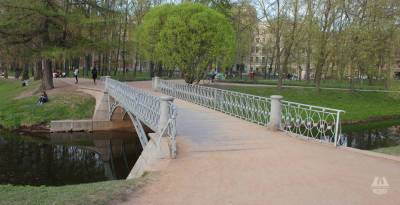 В Таврическом саду обновили четвёртый мост