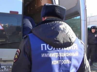 После массовой драки на овощебазе в Петербурге в полицию увезли нескольких мигрантов