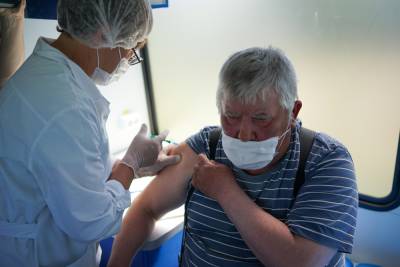 Пожилым дагестанцам за прохождение вакцинации от коронавируса начали выдавать продуктовые наборы