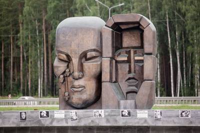 В Екатеринбурге активисты возмутились гонкой в лесу, где захоронены жертвы репрессий