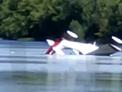 В Подмосковье при посадке на реку перевернулся самолет-амфибия