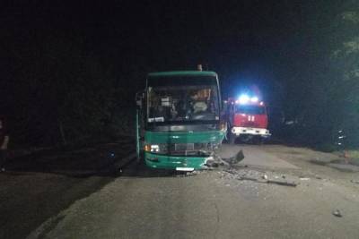 При столкновении легковушки и автобуса в Моршанске погиб 28-летний мужчина