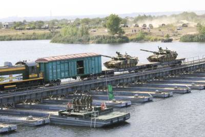 На Западе России войска МТО отрабатывают подвоз вооружения и военной техники