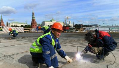 Нехватка мигрантов в России привела к росту зарплат