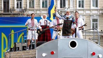 Жадность и украинизация. Почему украинские артисты отказываются выступать на Дне Независимости