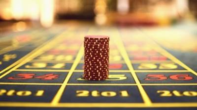 Взятка в 90 тысяч долларов: члена Комиссии по азартным играм арестовали с залогом в 5 миллионов