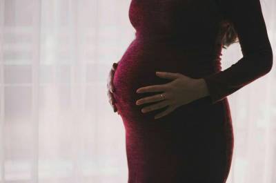 Вставшим на учёт на ранних сроках беременности до 1 июля выплатят пособие