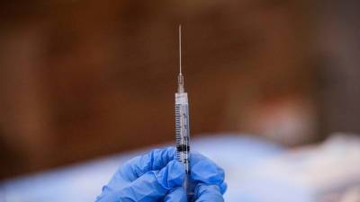 Регулятор США полностью одобрил применение вакцины Pfizer-BioNTech