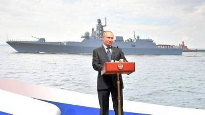 Путин: Мы будем и далее развивать военно-морской потенциал России