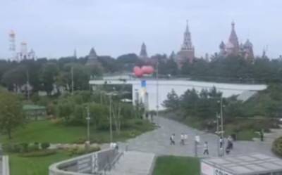 В центре Москвы заметили украинский флаг на воздушных шариках