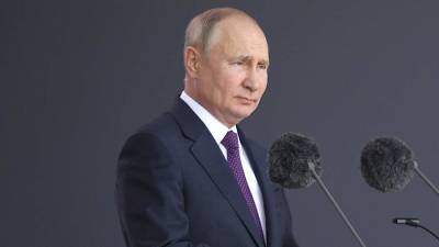 Путин осмотрел учебно-методический центр «Авангард»