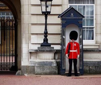 Впервые с начала пандемии у Букингемского дворца состоялась церемония смены караула