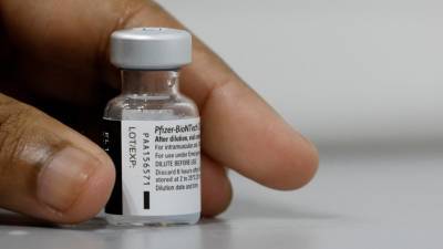 В США полностью одобрена первая вакцина от коронавируса