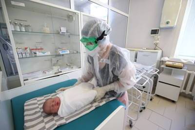 Российский врач назвала опасные патологии рожденных от болевших COVID-19 матерей