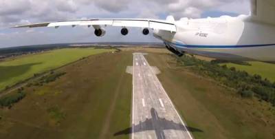 Пилот Ан-225 "Мрия" показал подготовку самолета-гиганта к военному параду