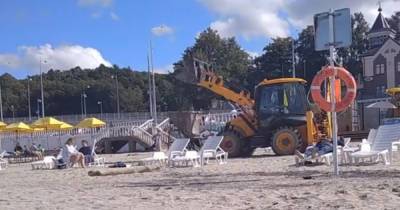 В Пионерском трактор возит бетон по пляжу рядом с отдыхающими (видео) - klops.ru - Светлогорск - Пионерск - Экология