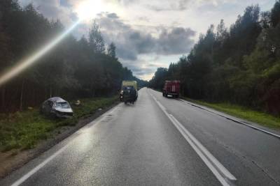 Мотоциклист не справился с управлением и врезался в автомобиль в Псковском районе