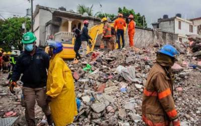 Землетрясение в Гаити: спустя неделю под завалами нашли более 20 выживших