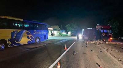 На Николаевщине водитель «ГАЗели» выжил после столкновения с грузовиком, но вскоре погиб под колесами пассажирского автобуса