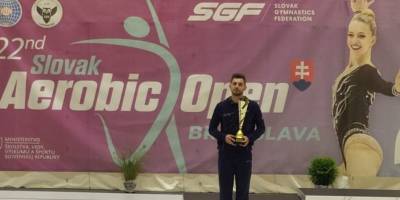 Азербайджанский гимнаст завоевал серебро на соревновании в Словакии