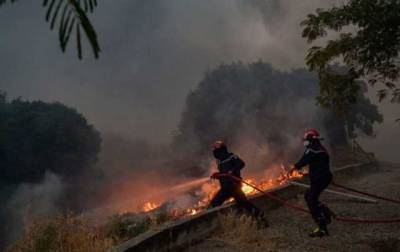 Поблизу Афін спалахнули нові пожежі: мешканців двох сіл евакуювали