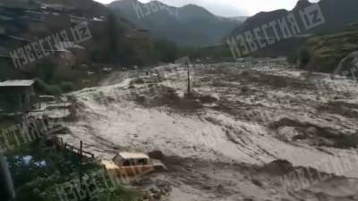 Заблокировавшие туристов в горах Дагестана последствия ливня сняли на видео