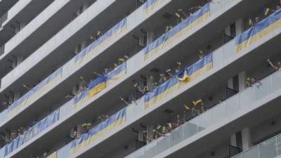 Токио купается в сине-желтых цветах: украинские паралимпийцы поздравляют с Днем Флага