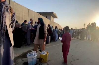 Байден в течение 24 часов примет решение о продлении эвакуации из Кабула