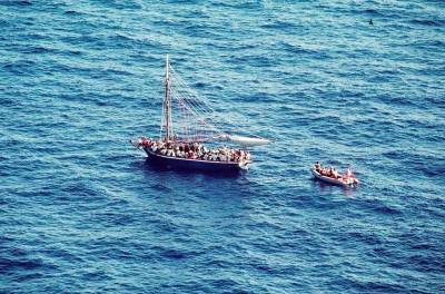 Моряки в Марокко спасли 438 мигрантов близ побережья