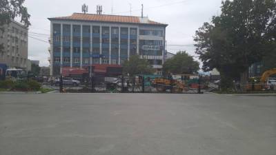 Школу в Южно-Сахалинске оцепили из-за снаряда