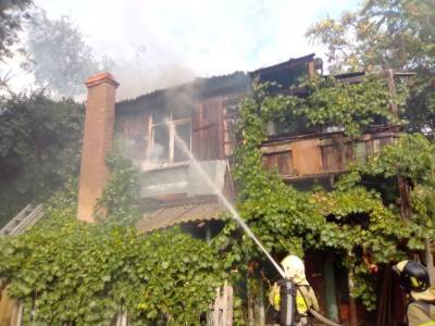 В Кировском районе Астрахани потушили загоревшийся дом