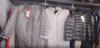 Таможенники нашли в тюменском магазине контрафактную одежду на ₽4 млн