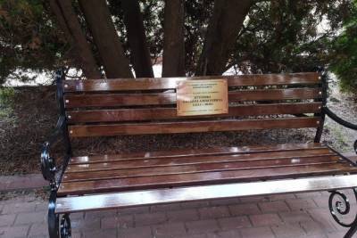 В Курске появились уникальные скамейки героев