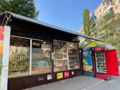 Контрафактную водку и сигареты продавали в киоске в Липецке