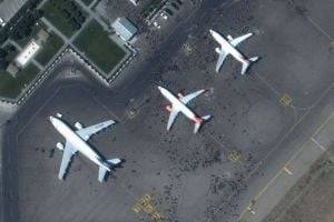 В воскресенье украинский самолет в Кабуле захватывали неизвестные: Енин о попытках эвакуации