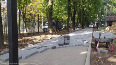 На улице Стройкова установили ограждение будущей площадки для выгула собак