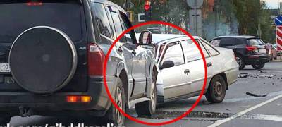 При жестком столкновении трех автомобилей в Петрозаводске пострадал человек